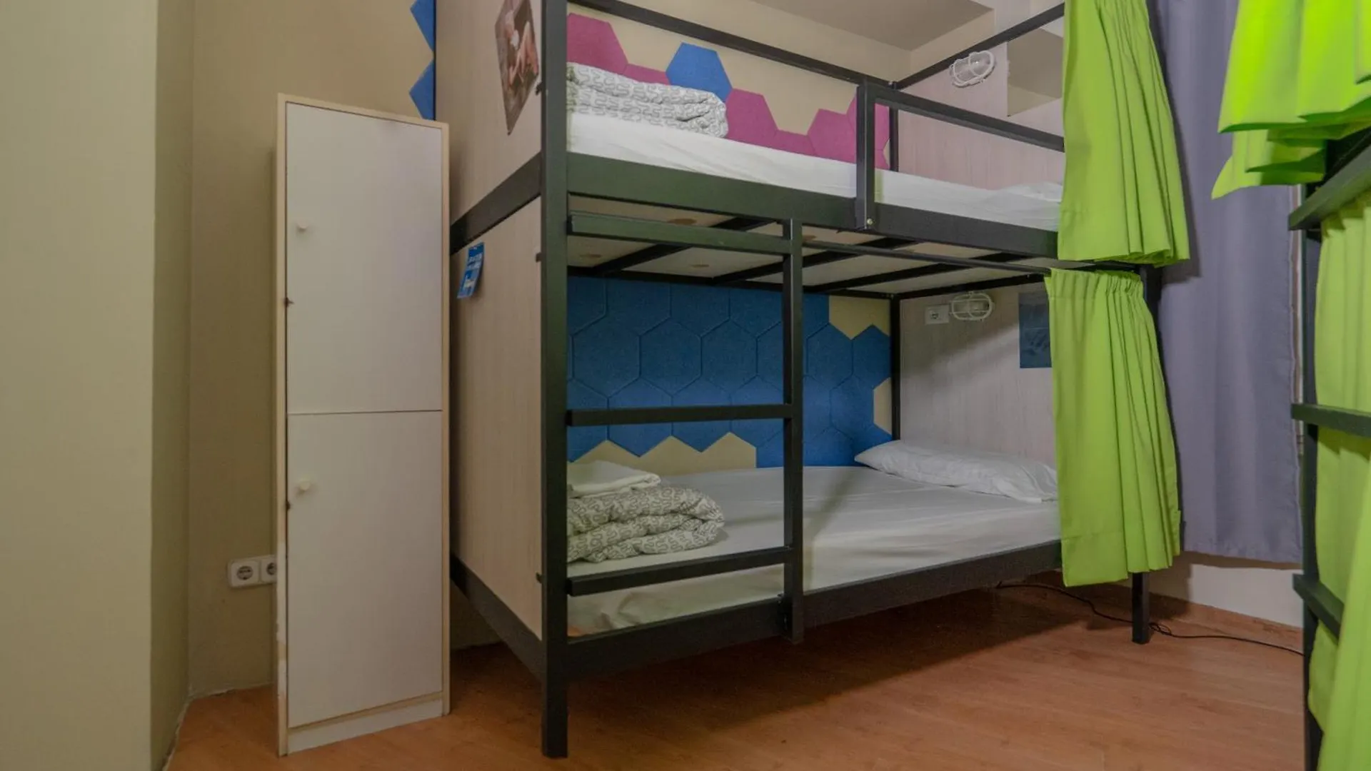 Wow Hostel Barcelona 0*,  Spanien